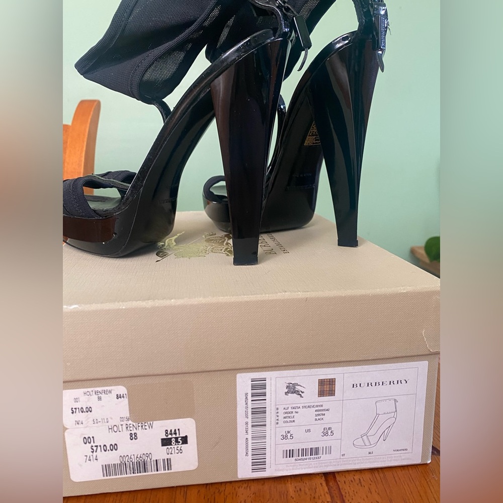Authentic Burberry Heels - Picture 3 of 8